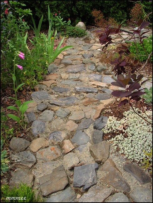 89GardenPathsPastBush