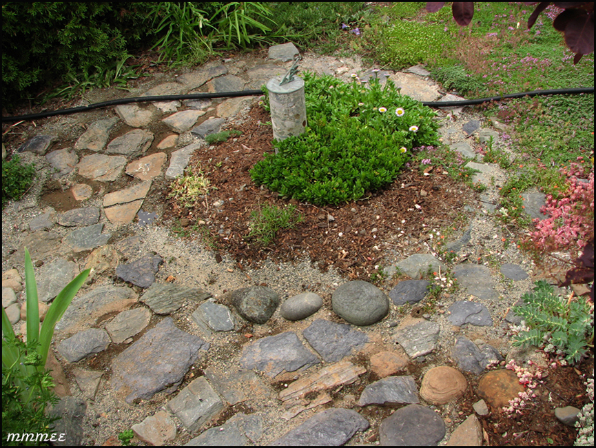 93GardenPathsSunDialCircle