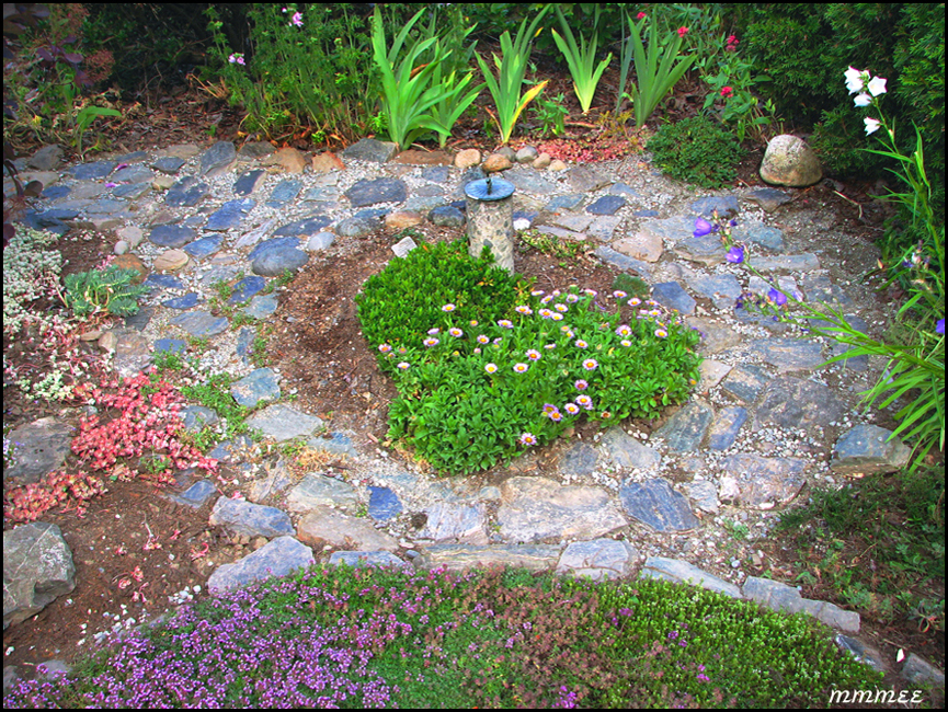 94GardenSundialCircle2